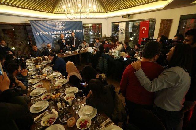 Başkan G&uuml;rlesin, Gazetecilerle Yemekte Buluştu 1