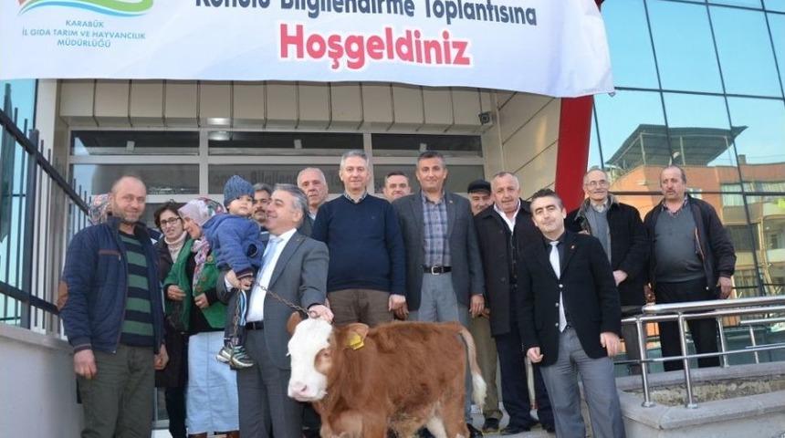 Tarım M&uuml;d&uuml;rl&uuml;ğ&uuml;nden &lsquo;buzağı &Ouml;l&uuml;mlerinin Nedenleri Ve &Ouml;nlenmesi&rsquo; Toplantısı