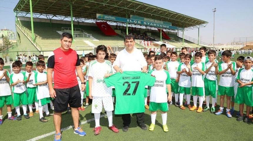 Şehitkamil&rsquo;de 3 Bin Futbolcuya Destek