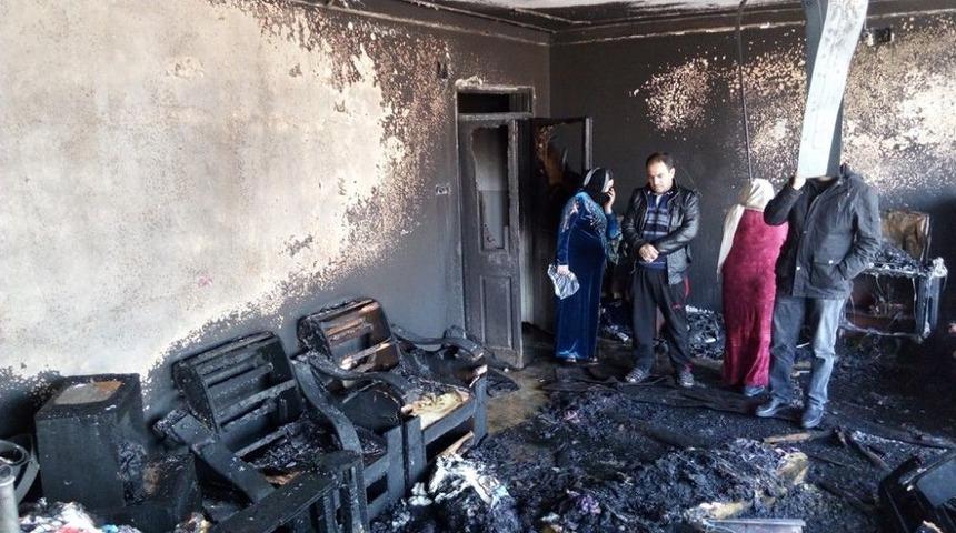 İtfaiye Bir Aileyi Yanmaktan Son Anda Kurtardı