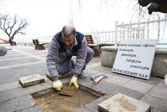 Nazım Hikmet’in Şiirleri Kadıköy Sokaklarında