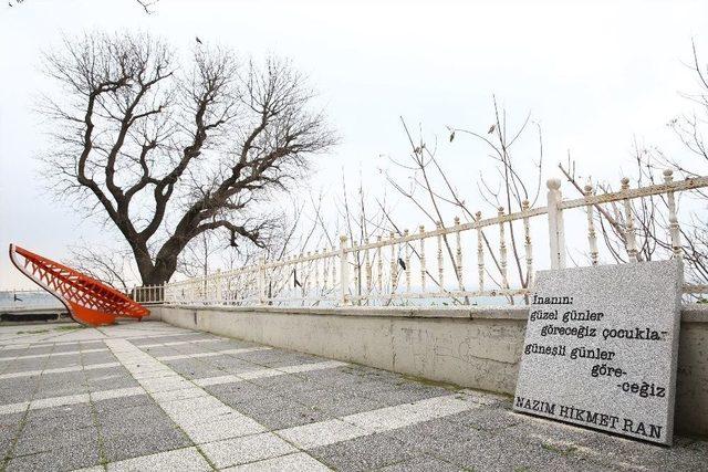 Nazım Hikmet’in Şiirleri Kadıköy Sokaklarında