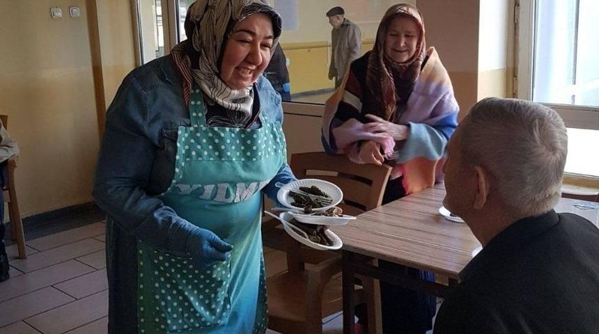 Yıl-mek Kursiyerlerden Yaşlılara S&uuml;rpriz