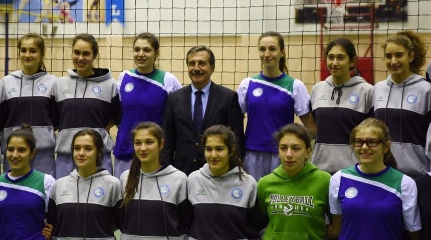 Başkan Ata&ccedil;&rsquo;tan Başarılı Sporculara Ziyaret