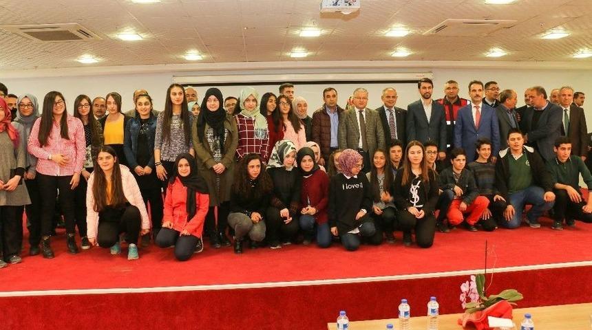 Yahyalı&rsquo;da Başarılı 68 &Ouml;ğrenci &Ouml;d&uuml;llendirildi