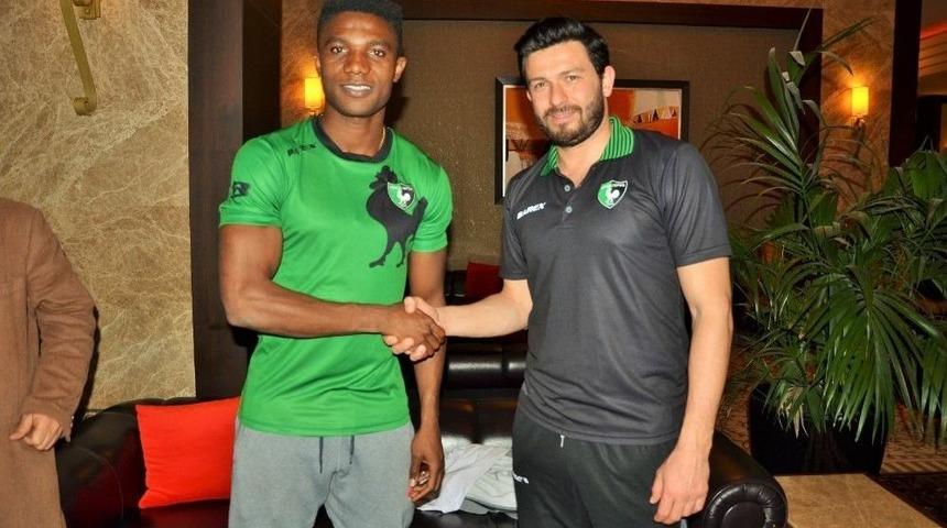 Denizlispor, A. Konyasporlu Eze’yi Renklerine Bağladı