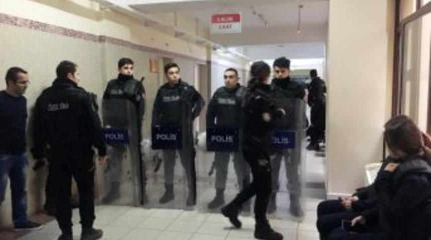 Hdp Eş Genel Başkanı Selahattin Demirtaş Hakim Karşısında