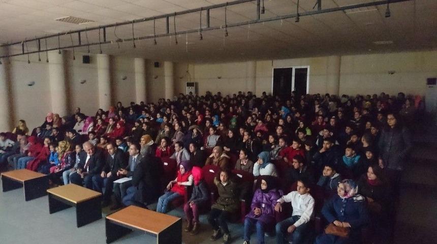 Midyat&rsquo;ta &Ouml;ğrenciler İ&ccedil;in Tiyatro D&uuml;zenlendi