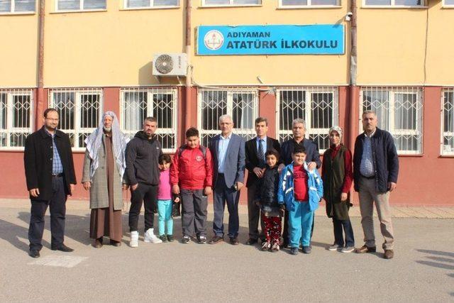 Bakışları İle Fenomen Olan Suriyeli Çocuk Okula Başladı