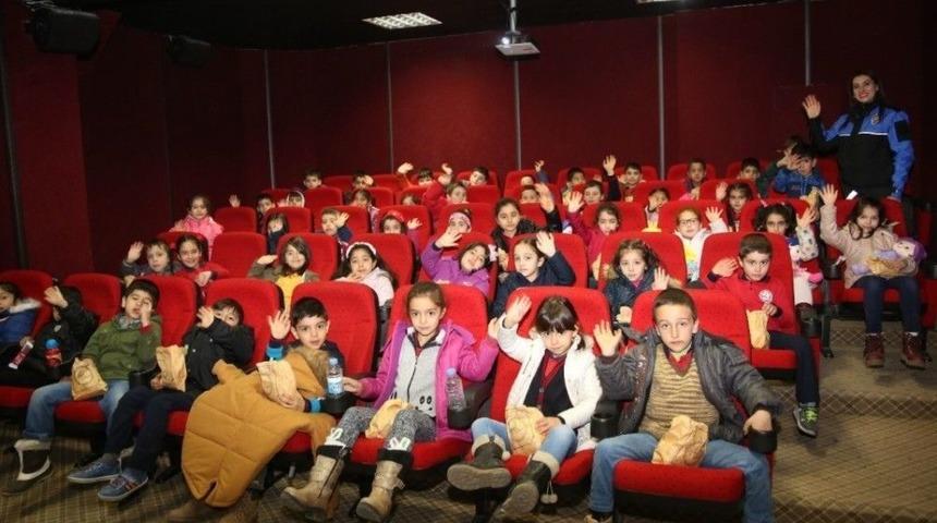 Vali Sonel, &Ouml;ğrencilere Verdiği "sinema" S&ouml;z&uuml;n&uuml; Yerine Getirdi