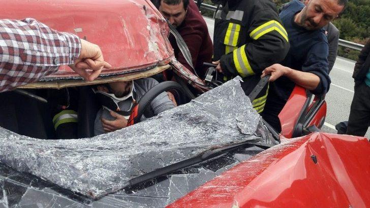 Kula’da Otomobil Kamyona Çarptı: 2 Yaralı G2