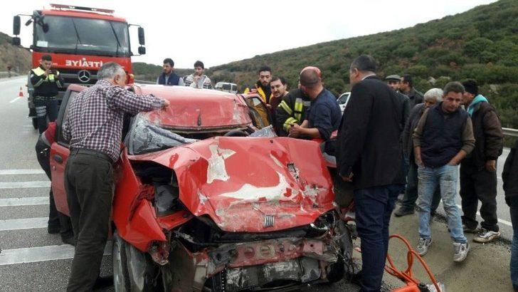 Kula’da Otomobil Kamyona Çarptı: 2 Yaralı G3