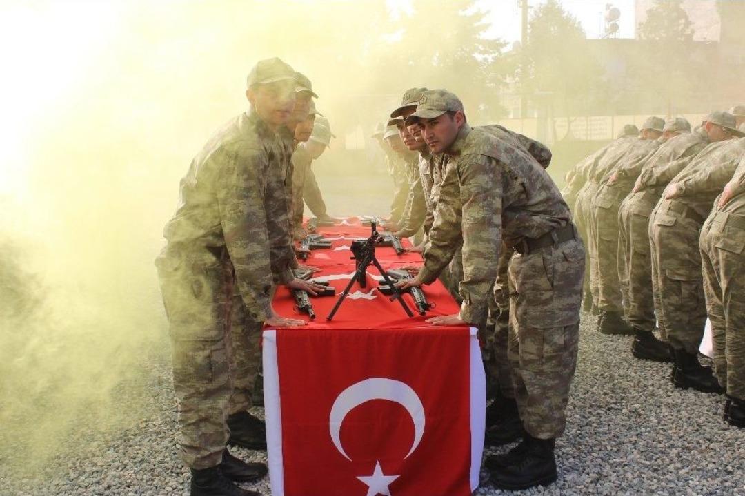 Askerlerin Yemin T&ouml;reninde Duygusal Anlar Yaşand