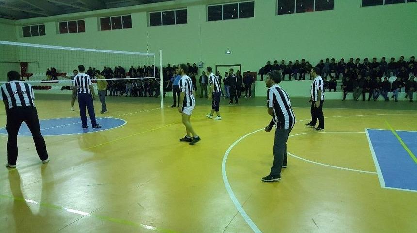 Sincik İl&ccedil;esinde Voleybol Turnuvası D&uuml;zenlendi
