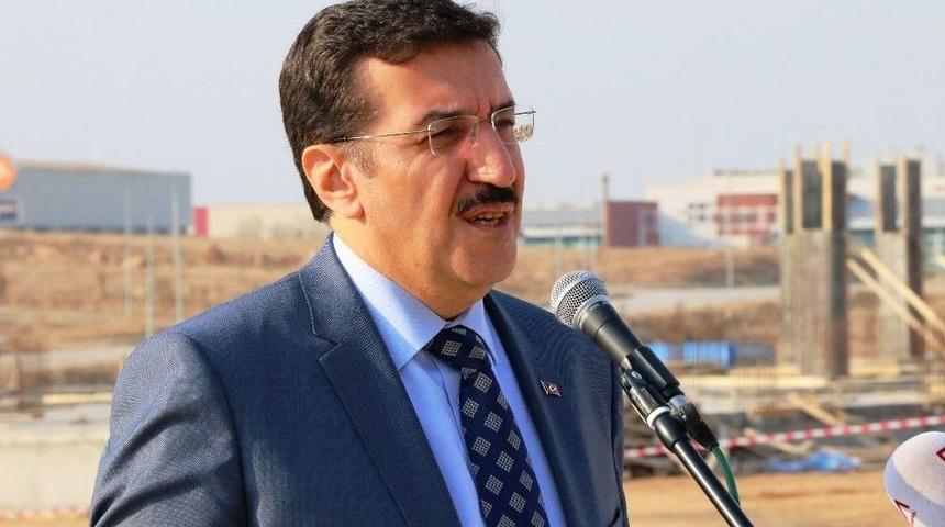 Bakan T&uuml;fenkci: &ldquo;t&uuml;rkiye&rsquo;de Az Sayıda Meslek Y&uuml;ksekokulunun Bulunduğu Organize Sanayilerden Birisini İlimize Kazandırmış Olduk&rdquo;