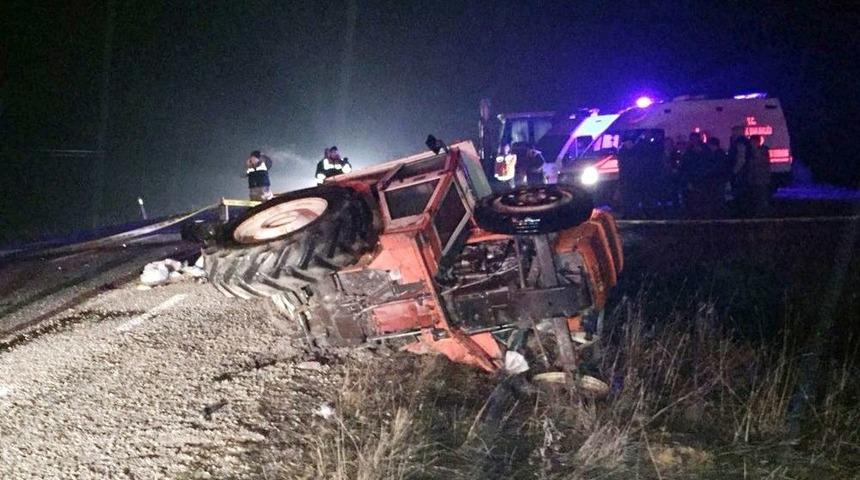 Yolcu Minibüsü İle Traktör Çarpıştı: 1 Ölü, 2 Yaralı