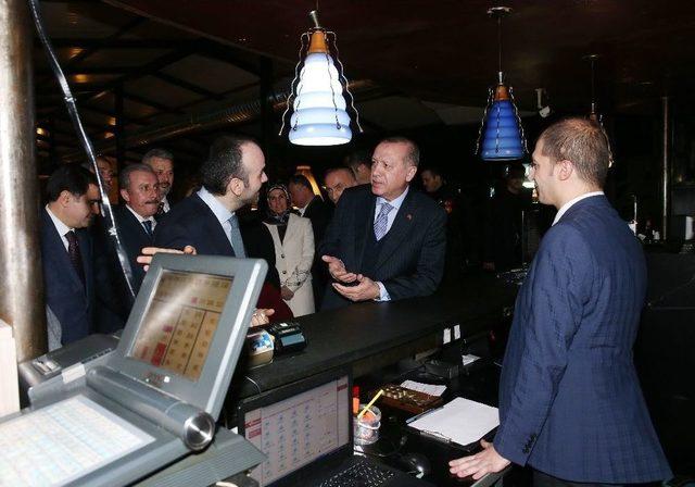 Cumhurbaşkanı Erdoğan, Ziyaret Sözü Verdiği Restoranda Yemek Yedi