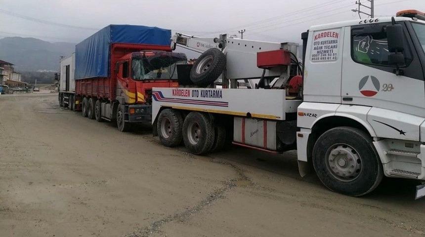 Tosya&rsquo;da Zincirleme Kazada: 1 Yaralı