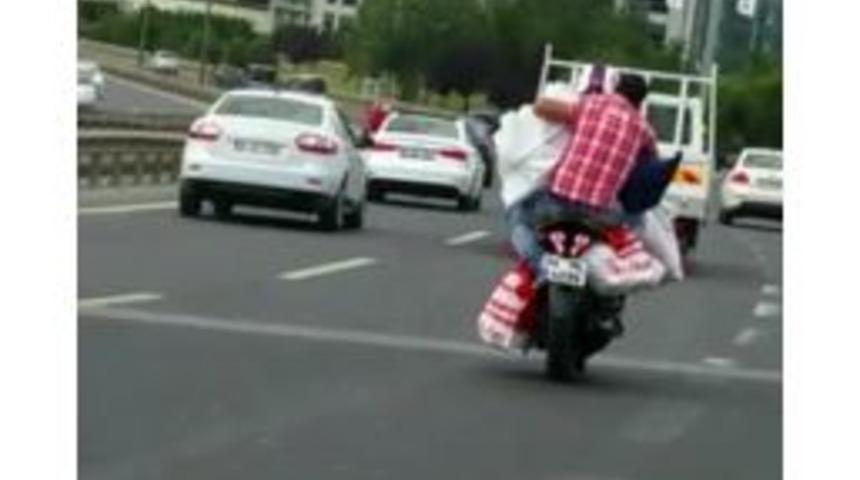 (özel Haber) Motosikletle Aşırı Yük Taşıyan Sürücü Bu Kadarına Pes Dedirtti