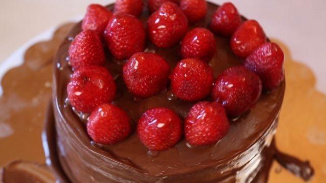 Çilekli pasta nasıl yapılır?