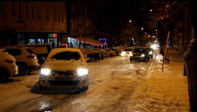 Kars’ta Yollar Buz Pistine Döndü