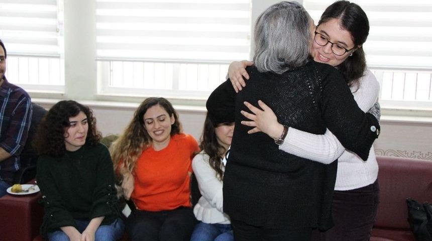 Gen&ccedil; Doktorlar &Ouml;ğretmenleriyle Hasret Giderdi