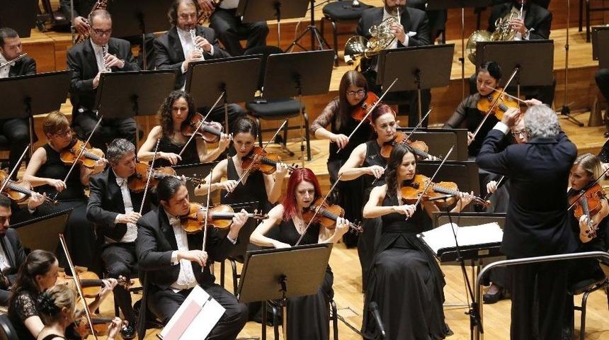 İzdso Bu Kez Gazeteciler İ&ccedil;in Sahne Aldı