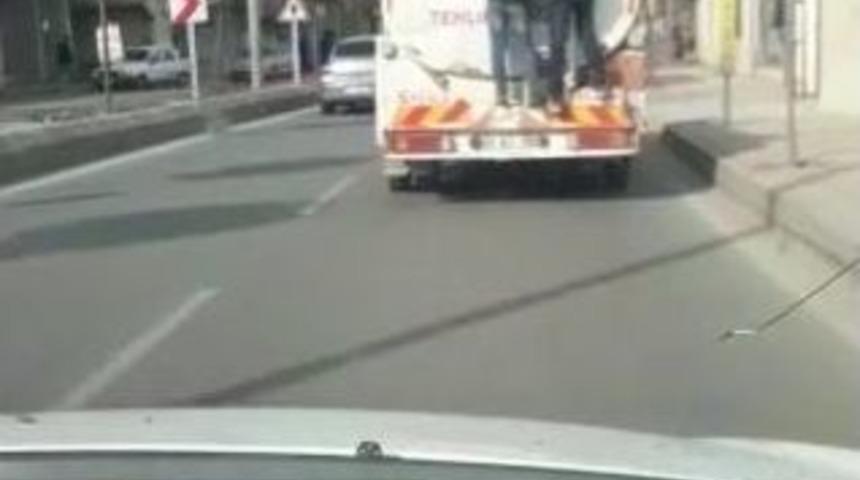 Yakıt Tankerine Tutunan Gen&ccedil;lerin Tehlikeli Yolculuğu