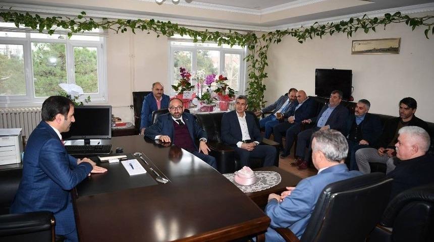 Başkan &Uuml;z&uuml;lmez&rsquo;den Kartepe İl&ccedil;e Milli Eğitim M&uuml;d&uuml;r&uuml;&rsquo;ne Hayırlı Olsun Ziyareti