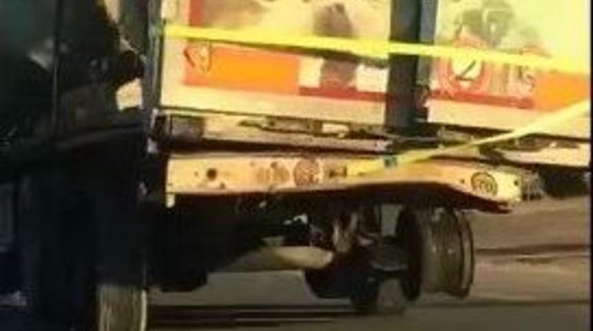 (&ouml;zel Haber) Lastiksiz Yola Devam Eden Tır Korkuttu