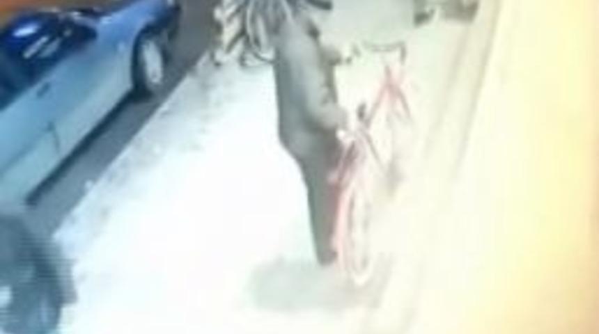 (&ouml;zel Haber) - Market &Ouml;n&uuml;ndeki Bisikleti &Ccedil;aldılar