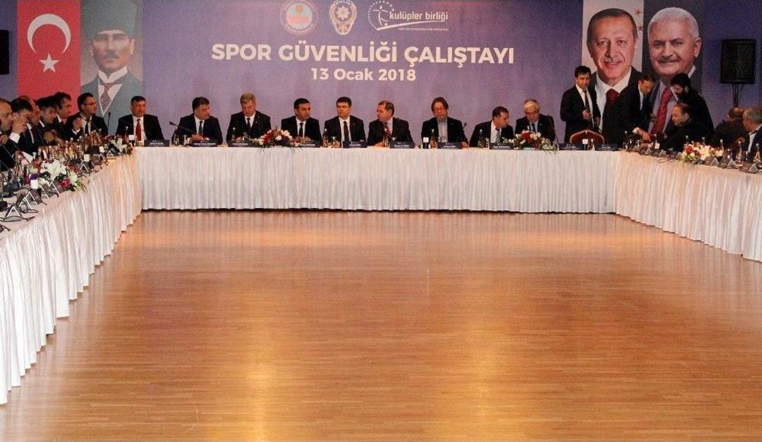 Dursun &Ouml;zbek: &ldquo;6222 Sayılı Kanunla G&uuml;venlik Konularında &Ccedil;ok &Ouml;nemli İlerlemeler Sağlandı&rdquo;