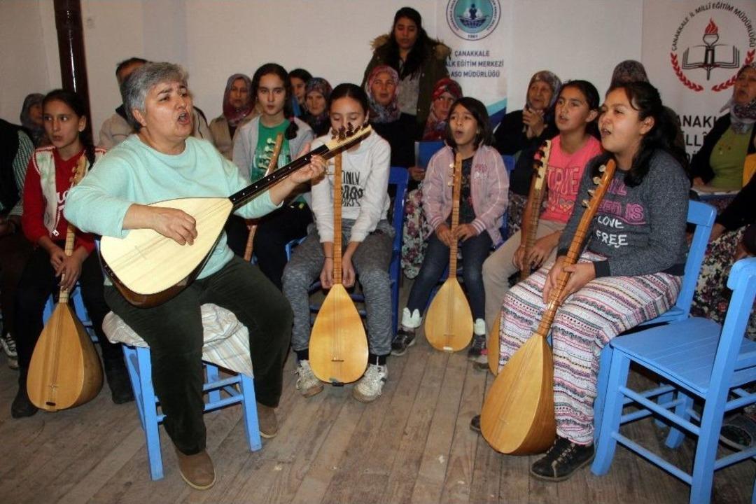 Gelecek İle Ge&ccedil;mişi Buluşturan Koro