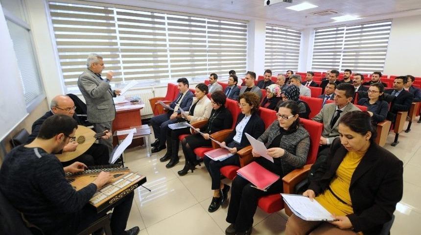 &Uuml;niversitede T&uuml;rk M&uuml;ziği Korosu &Ccedil;alışmalarını S&uuml;rd&uuml;r&uuml;yor