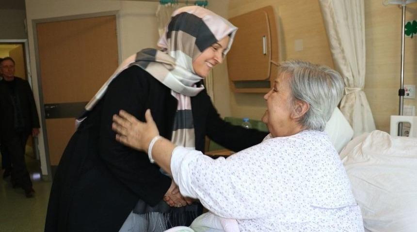 Şehit Annesine Hastanede Ziyaret