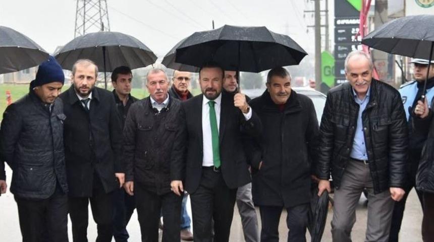 Başkan Doğan, Yağmur Altında G&uuml;ndoğdu&rsquo;yu Gezdi