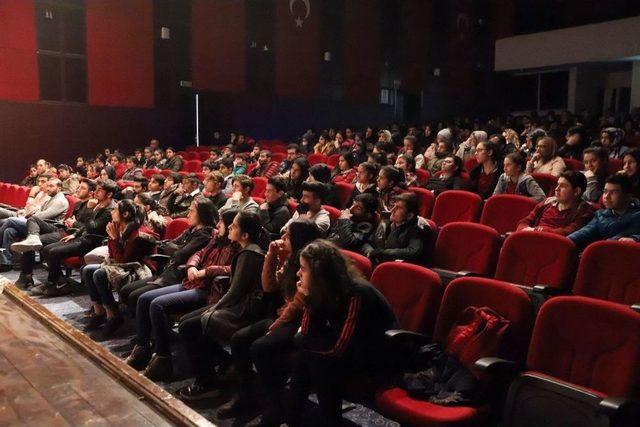 Mardin’de Tiyatro Gösterimi
