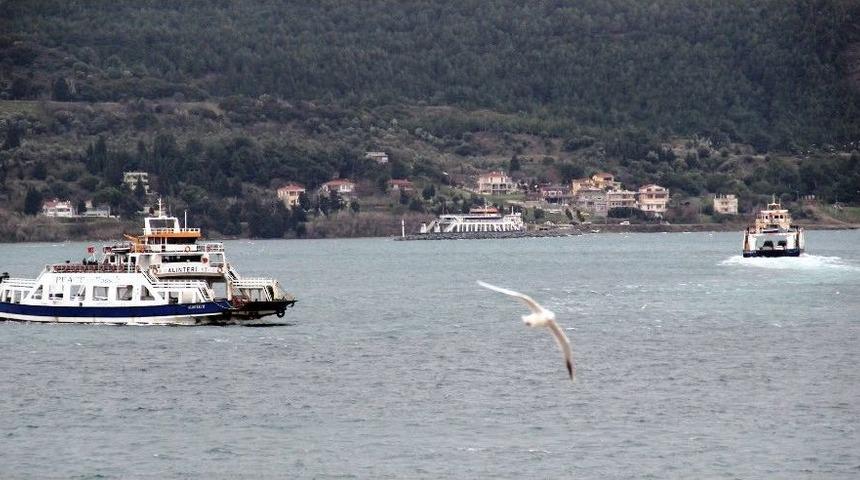 G&ouml;k&ccedil;eada&rsquo;da Feribot Seferlerine Fırtına Engeli