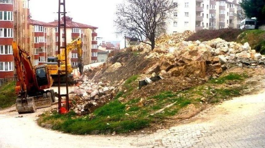 Bilecik Belediyesi Atıl Alana Çocuk Parkı Yapıyor