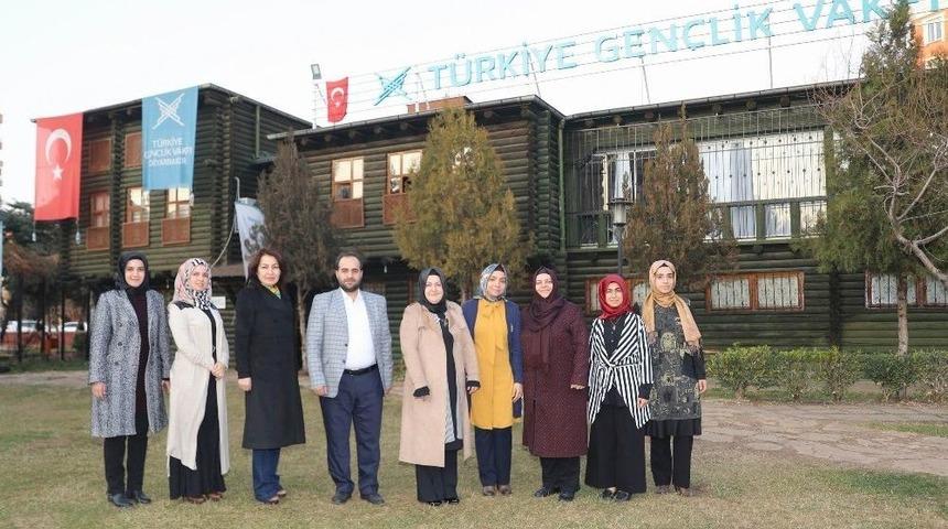 L&uuml;tfiye Atilla&rsquo;nın Dernek Ziyaretleri Devam Ediyor