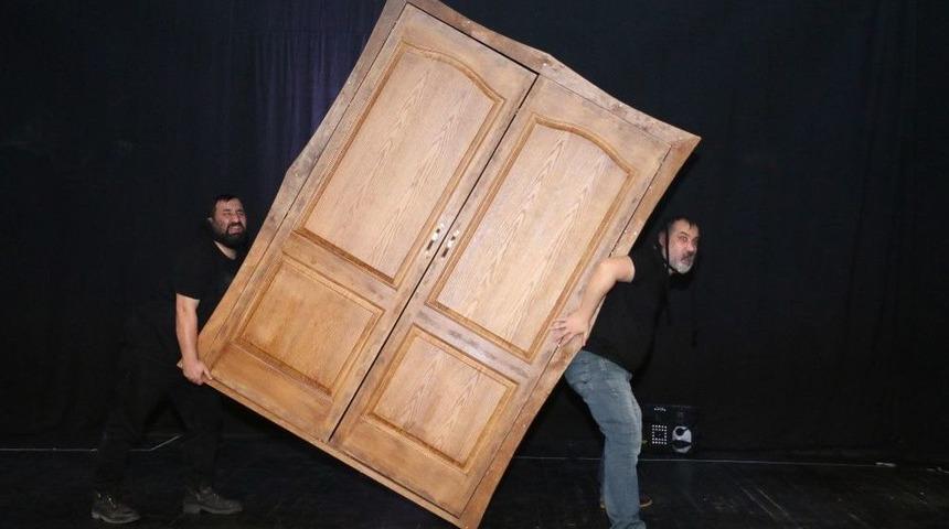 &ldquo;entrikalı Dolap Komedyası&rdquo; Başlıyor