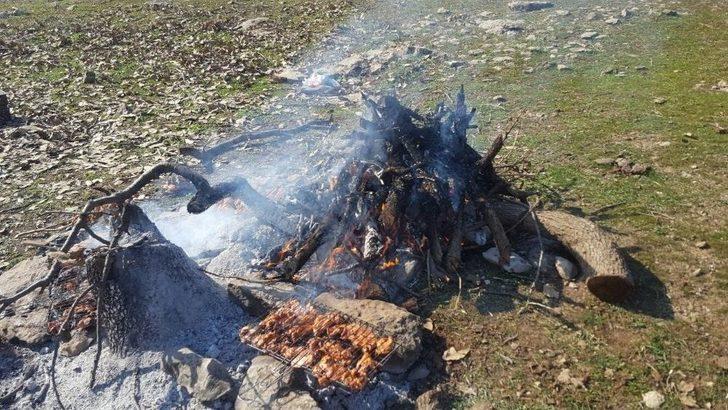 Şemdinli’de Kış Ortasında Piknik Keyfi G5