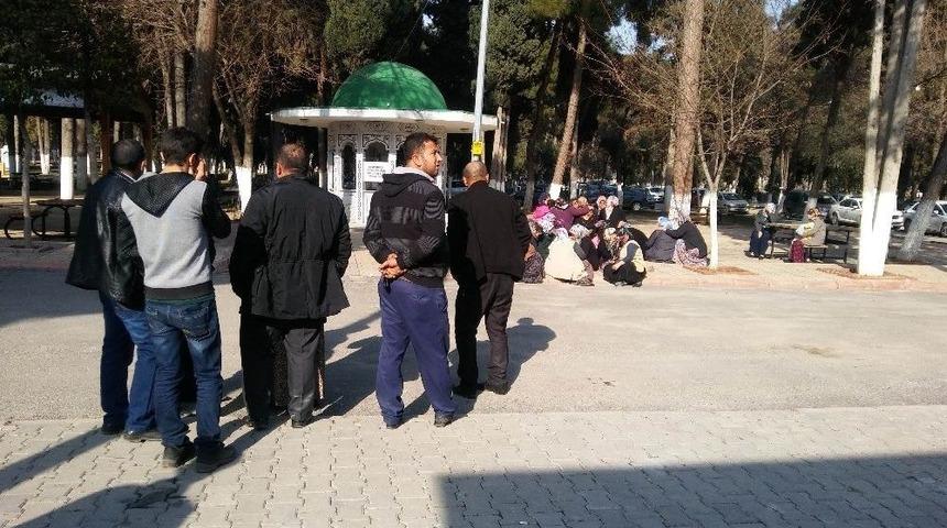 Gaziantep&rsquo;te Trakt&ouml;r Devrildi: 1 &Ouml;l&uuml;, 2 Yaralı