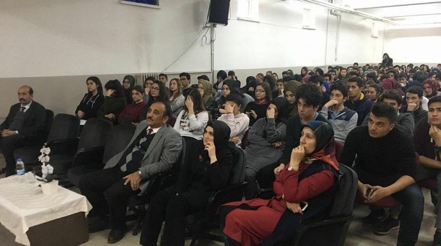 Akt&uuml;rk Kariyer S&ouml;yleşi Programı İle &Ouml;ğrencilerle Buluştu