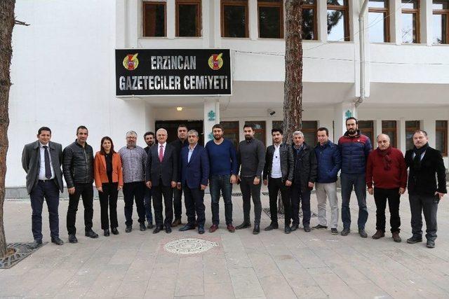 Başkan Başsoy Gazetecileri Unutmadı