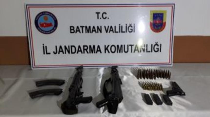 Ter&ouml;r &Ouml;rg&uuml;t&uuml; İle İltisaklı Olarak Silah Ticareti Yapan 1 Kişi Tutuklandı