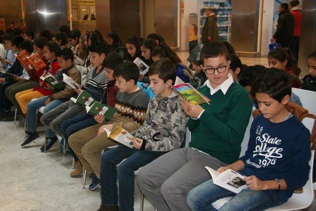 Hacı Ahmet Özsoy Ortaokulu’nun “bibliyofilleri” Topluca Kitap Okudu