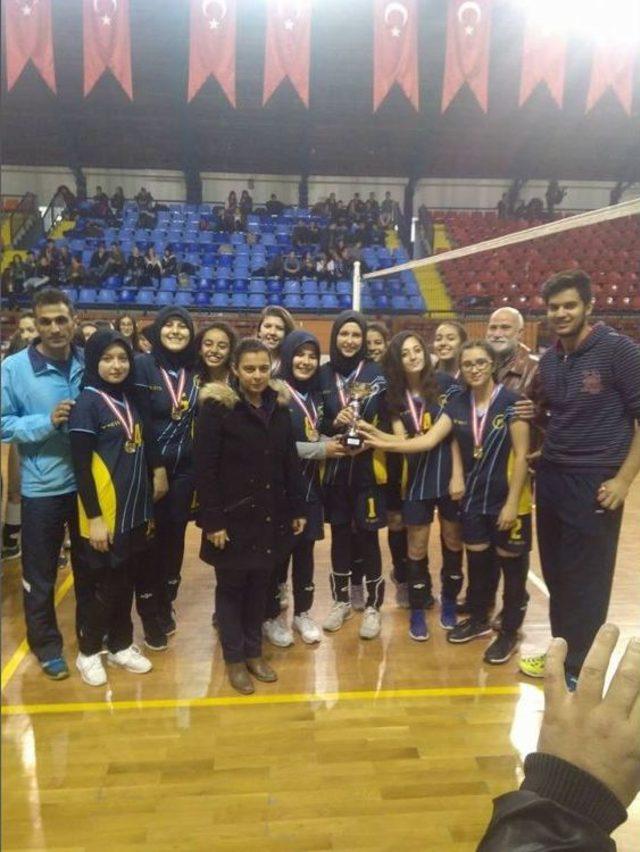 Gediz Fen Lisesi Voleybol’da İl Birincisi Oldu