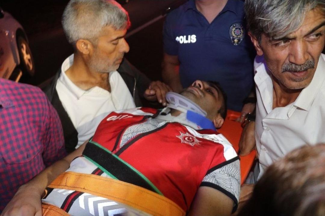 Aksaray - Ankara Yolunda Polis Otob&uuml;s&uuml; Devrildi . &Ccedil;ok Sayıda Yaralının Olduğu Kaza Sonrası Aksaray Yolu Trafiğe Kapatıldı.