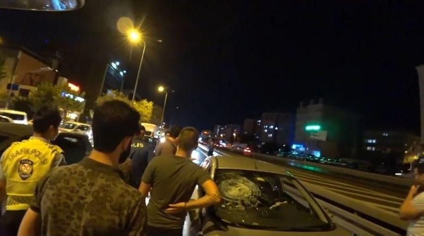 (&ouml;zel) E-5 Karayolu&rsquo;nda 6 Ara&ccedil; Birbirine Girdi: 1 Yaralı